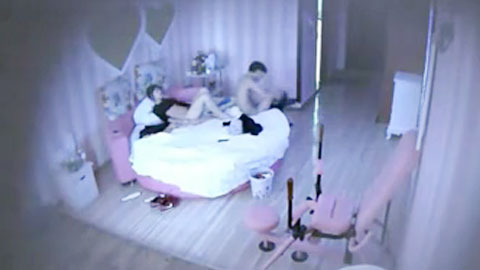 迷妹推荐--约个外表清纯的马尾辫眼镜妹子啪啪开始装矜持挑逗一番就热情似火干了2炮叫的特刺激