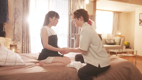 EBOD-953 第一次做出来的她脱了的话…从穿着的衣服是无法想象的白皙美巨乳从眼镜身姿不能想象的可爱的素颜大兴奋的我直到性欲用尽为止