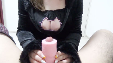 迷妹推荐--上门服务的猫女郎用嘴和飞机杯一起服务