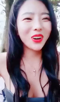 丰满肉感少妇公园勾引环卫工大爷，给大爷口硬，直接后入爆操