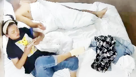 迷妹推荐--偷拍大叔约炮小姨子偷情床头干到床尾