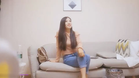 迷妹推荐--穿牛仔裤的漂亮气质御姐紧绷绷肉体大长腿狠诱人流口水抵挡不住猛力添吸玩弄逼逼架着啪啪大力输出耸动碰撞