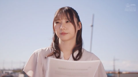 一位刚毕业的播音员被火车性骚扰者盯上。她一次又一次地被羞辱性地逼到高潮……三好由香被轮奸，身心被玷污，动弹不得_001