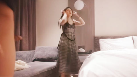 迷妹推荐--大奶气质美女  先口交后入 偷偷摘下保险套无套抽插 娇喘不停