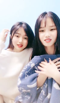 叛逆少女拉美乳闺蜜下海~