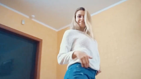 送炮女友吃完精还舔手