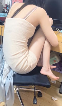 高挑长腿萝莉,露脸无套,挺瘦的但是奶子还挺大,史上最干净的小穴之一,无套内射