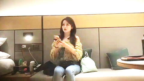 迷妹推荐--黄衣服少妇搞累了吃点东西接着打炮