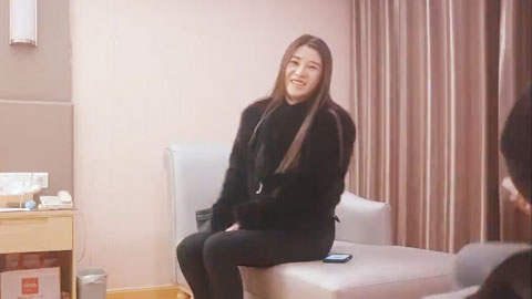 迷妹推荐--170Cm高个美女，等了很久要狠狠操，镜头插嘴深喉