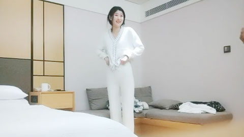 迷妹推荐--180cm女神，坐在身上拨弄奶头