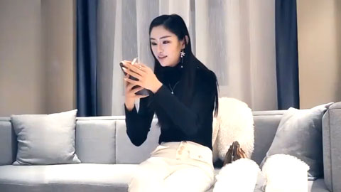 迷妹推荐--172cm身材高挑的大长腿超模，长着一张高级的T台模特儿脸