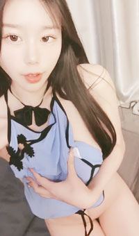 清纯C乳女神：把我的逼逼洞撑开爸爸，我的洞真的好小呀，我的骚逼好欠草啊爸爸，来干你淫荡的女儿，说着与长相不符的淫语娇喘诱惑！