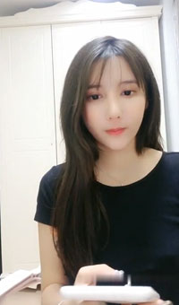 极美小姐姐K宝酱又名K猪崽，直播平台萌宝宝，大方秀美逼。