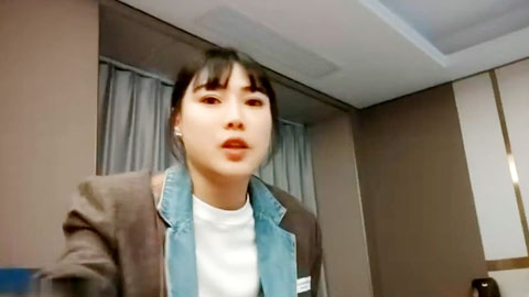 迷妹推荐--约操外围小少妇，颜值还不错，趴在身上一顿舔，床上侧入爆操骚穴