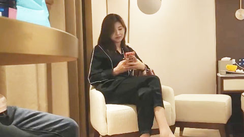 迷妹推荐--漂亮轻熟女 不能舔 宝贝你舔的好舒服啊对舌头伸进去 快点给我干废了 骚逼舔的受不了求操最后操的求饶退钱也不干第二次了