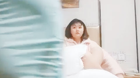 迷妹推荐--赚大发了，约了个处女，直播开苞