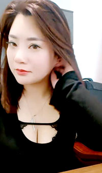 江苏颜值熟女人妻，【分欢】，家中炮友啪啪，极品大胸，骚得不能自拔