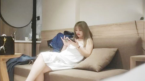 迷妹推荐--肉感大奶骚熟女