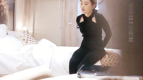 迷妹推荐--嫖妓哥网约身材颜值一流的女神级外围美女酒店啪啪,屁股翘奶子大,在床上操完又抱起来狠狠干,真美啊