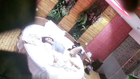 迷妹推荐--花草房情趣大床猛男高频率暴击燃情开啪美女大喊不要