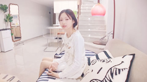 迷妹推荐--分手醉酒性事，报复出轨男友蜜穴猛夹室友肉棒，完美露脸