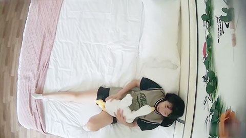 迷妹推荐--酒店摄像头偷拍,大学生情侣开学炮超甜美清纯妹子