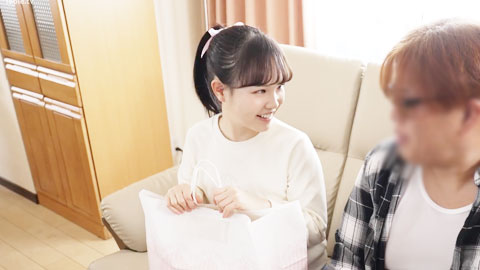 逃也是没用的哦 哥哥和嫂子不在的时候 被当成目标的侄女__001