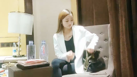 迷妹推荐--都市丽人深夜来访，润滑油果冻带得齐，老金嘴巴甜又给小费，常练瑜伽身材一级棒