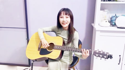 迷妹推荐--害羞新人美女菲菲首次拍片 与三位猛男多造型猛干