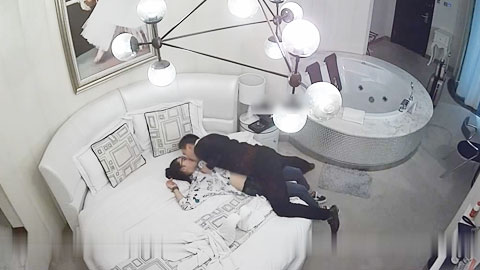 迷妹推荐--偷拍白领美女上班时间和经理偷情,时间紧进房就开操连搞3次