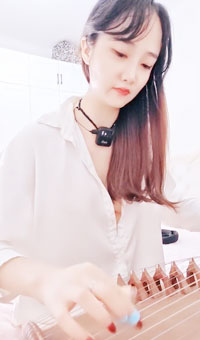 舞蹈系G奶校花_激情裸舞！扒穴道具自慰_1