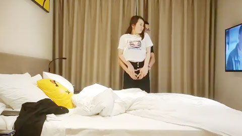 迷妹推荐--微信附近人勾搭重金诱惑良家少妇卸下防备一夜激情啪啪