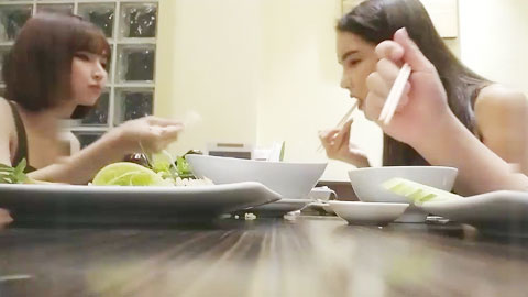 迷妹推荐--双飞名场面，先吃个自助餐，才有力气做爱