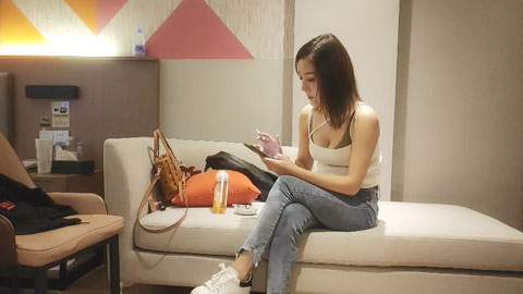 迷妹推荐--上门服务居然带了大哥喜欢的黑丝