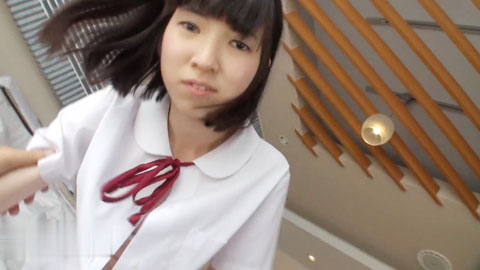 第一次拍照!●在意的制服少女·大家“因为没怎么做过色情，还被放进去的话很痛