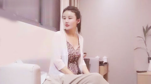 迷妹推荐--娇俏外围小姐姐，一对好乳惹人爱，健谈配合做爱最佳伴侣