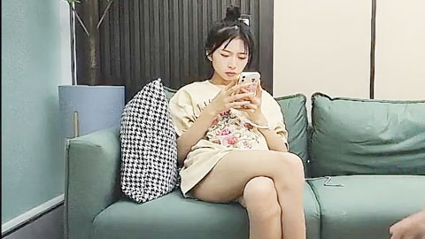 迷妹推荐--青春少女纤细美腿,高清拍摄超近视角,骑乘抽插站立后入