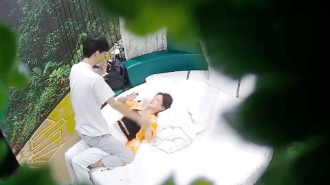迷妹推荐--酒店绿叶房偷拍 身材不错的情侣开房连续不停的做爱