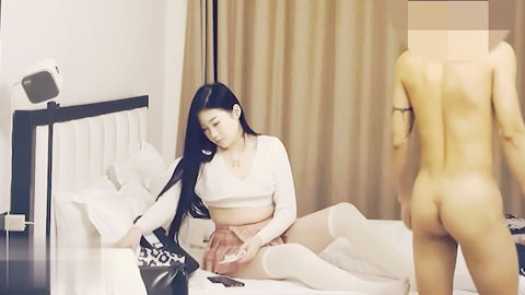 迷妹推荐--今天约了个06年萝莉纹身妹，皮肤雪白三点粉嫩多汁，穿上JK制服在床上娇喘不断