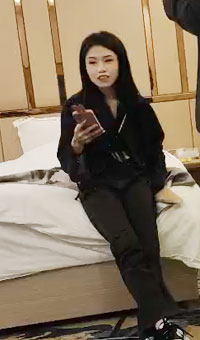 800约个试水，肌肉猛男抱起来操，扶腰后入，激情大力猛顶