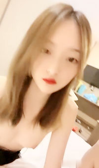 和18岁女友开房直播，粉嫩的小穴榨精神器，白嫩的乳房非常可口