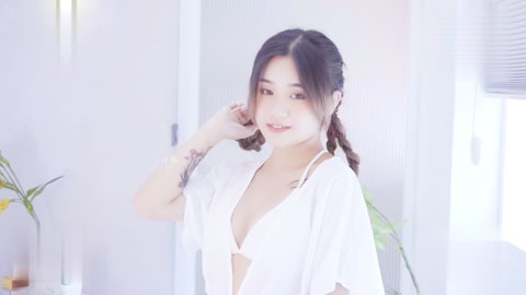 迷妹推荐--妹妹穿着泳装诱惑亲哥哥-韩棠 我的身体美吗