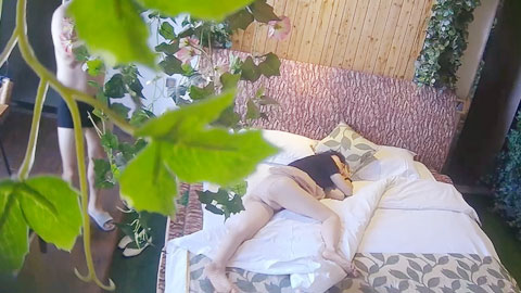 迷妹推荐--非常会玩的成熟男解锁花式操逼_道具玩弄干得女炮友嗷嗷叫