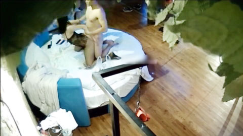 迷妹推荐--骚女友还特意试了一下房间的情趣道具