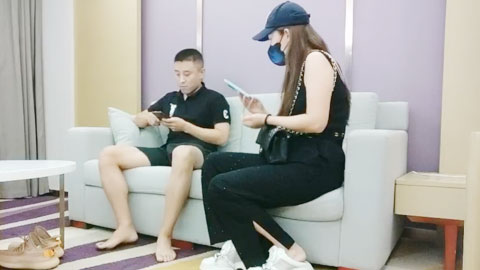 迷妹推荐--24岁极品外围女神，圆润美臀衬托腰线美炸了，2800一炮这钱花的真是值