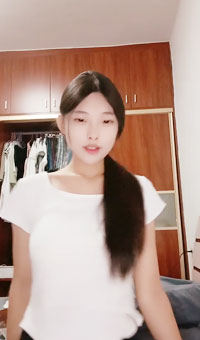 天赐尤物G奶校花全裸扣穴扒B揉奶摇臀