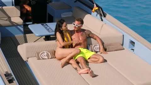 带妹子出海度假