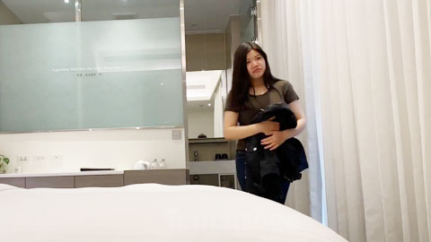 迷妹推荐--21岁Q弹肉感十足大学生妹子老规矩无套内射这粉嫩毛逼一看就紧实包裹感强