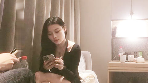 迷妹推荐--风韵长腿美模_穿上黑丝先抠后操各种姿势啪啪