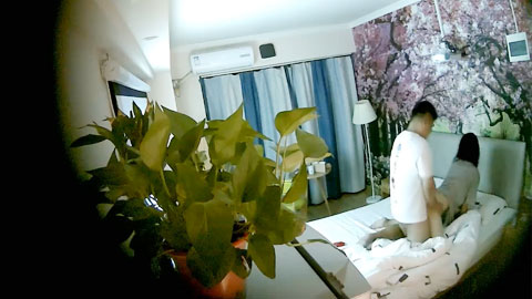 迷妹推荐--说话嗲嗲马尾辫小妹，半脱下黑丝扣穴调情，翘起屁股手指猛捅，大屁股骑坐娇喘好听